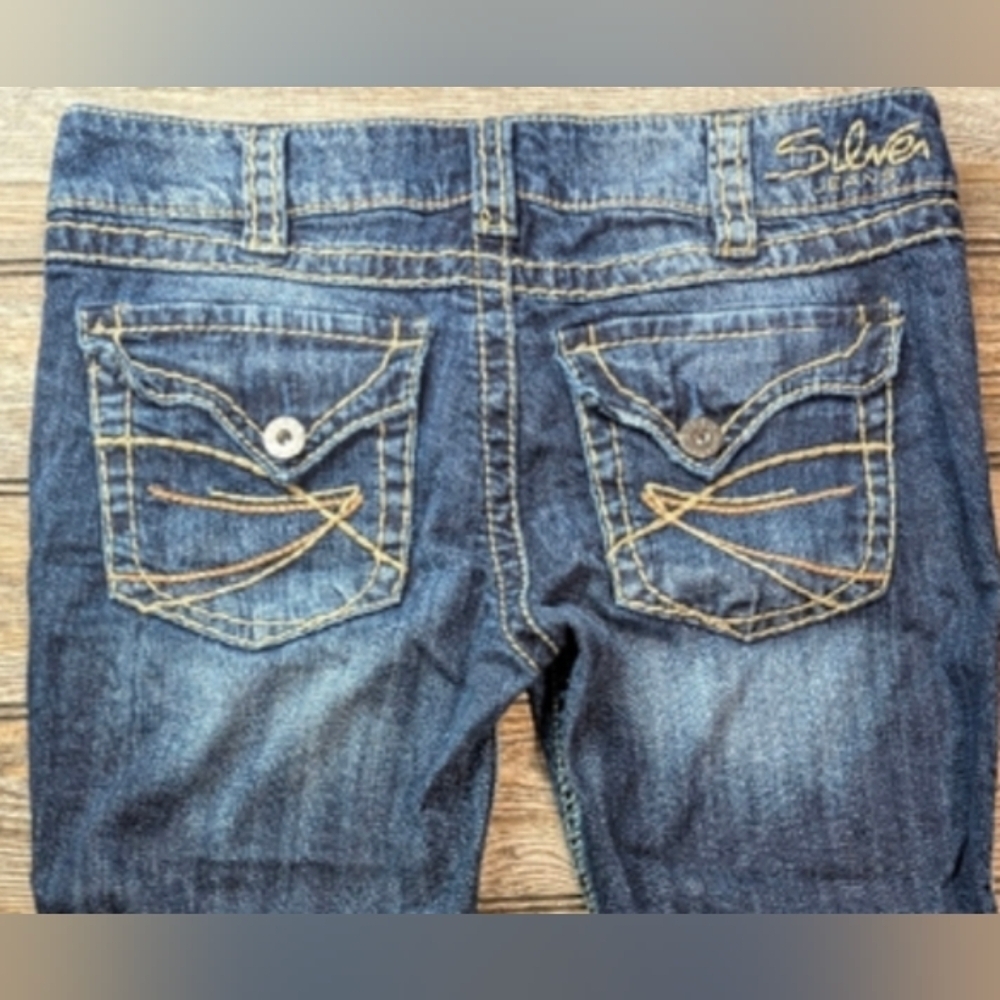 Silver McKenzie Capri Size W30 Dark Wash With Fade